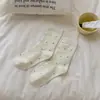Calcetines blancos pequeños multiusos "Calcetines versátiles de principios de otoño sin costuras para el posparto calcetines casuales holgados calcetines lisos de color blanco para chica serie blanca"
