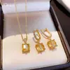 Aretes Geométricos de Circonita y Accesorios de Collar para Mujer, Aretes Dorados con un Toque de Lujo Ligero y Alta Gama, Aretes Versátiles con un Diseño Único