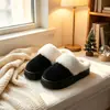 Las pantuflas gruesas de felpa para el hogar son cálidas, cómodas y antideslizantes, perfectas para usar en interiores, suaves como una nube y súper cómodas al pisar.