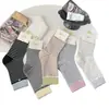 Meias Femininas Mekki Estilo Primavera Meia-Perna de Algodão com Listras Color-Blocking e Decoração de Pingente, Meias Femininas Sem Costura Estilo Coreano