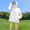 2026 Nova Roupa de Proteção Solar Masculina Verão Tendência Marca UPF100+ Série de Cores Macaron Tecida com Capuz para Casal Pele