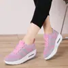 Sapatos casuais femininos de malha respirável com amortecimento a ar, tecidos de mola, sola grossa, macios, elásticos, para caminhada, tênis de atacado para comércio exterior