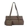 Bolsa de ombro minimalista estilo comércio exterior, nicho com padrão de lichia para mulheres, versátil para o início do outono, adequada para o trabalho e o trajeto, bolsa de mão de ombro único