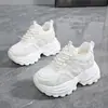 Tênis Dad de Malha Respirável Populares para Mulheres, Sapatos com Solado Grosso que Aumentam a Altura, Sapatos Casuais da Moda Versáteis Estilo Coreano para o Verão de 2026