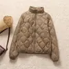 Otoño e invierno 2024 nuevo abrigo ligero acolchado corto con cuello alto de nube, abrigo base cálido ligero y ajustado