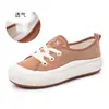 Zapatillas blancas de gamuza y piel de vaca para mujer, nuevo modelo casual de otoño 2026, zapatos versátiles, zapatos de piel genuina de suela gruesa para mujer