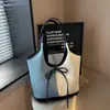 Bolsa tote versátil com laço em cor contrastante para mulheres, novo modelo 2026, bolsa de mão de grande capacidade, bolsa de ombro estilosa para usar sob o braço