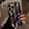 Capa de Celular Listrada Ondulada em Cor Contrastante Adequada para iPhone 16, 18 Pro Max Película para Lente, iPhone 17 Retrô, High-End 12