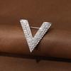 Broche de alta calidad incrustado de diamantes para mujer, hebilla para chal de seda, broche de aleación, ramillete, moda, temperamento, broche de perlas de diamantes de imitación, hebilla anti-luz