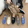 Mocasines de plataforma de gamuza talla grande, nueva colección primavera/otoño 2026, con diseño de cadena metálica, estilo retro y silueta poco profunda sin cordones