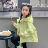 Ropa exterior de primavera y otoño para niñas, nuevo y elegante abrigo tipo trench de estilo coreano 2026 para bebés, chaqueta de otoño para niños