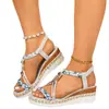 Sandalias de mujer de tacón de cuña versátiles listas para enviar para comercio exterior, nuevas sandalias de exterior transfronterizas para mujer de suela gruesa y punta abierta