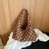 Bolso casual de gran capacidad para mujer, nuevo modelo principios de otoño 2026, bolso de hombro ligero para el día a día, bolso tipo cubo tote de lunares