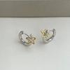 Brincos de Estrela de Cinco Pontas Bicolores Novos e Simples Estilo Hong Kong Moda Nicho Versátil para Uso Diário Brincos de Estrela Pequena para Mulheres