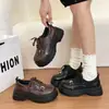 Zapatos de plataforma de cuero versátiles estilo británico para aumentar la altura, novedad otoño 2026, zapatos de mujer negros con cordones y suela gruesa