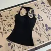 Camisola de color sólido con espalda cruzada, engrosada de 260 g, para mujer, con copas incorporadas, corte ajustado, capa base versátil