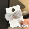 Presilha de cabelo fofa e doce com laço de pérolas e bordas de pelúcia, novo modelo 2026, presilha lateral BB de alta qualidade