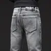Calça jeans masculina de marca italiana de alta qualidade e tendência, coleção outono e inverno 2026, calça casual slim fit elástica preta e cinza com forro de fleece