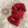 Elegante bufanda de color liso estilo coreano con lana, versátil y elegante, perfecta para estudiantes, proporcionando calor en invierno, una opción popular para mujeres