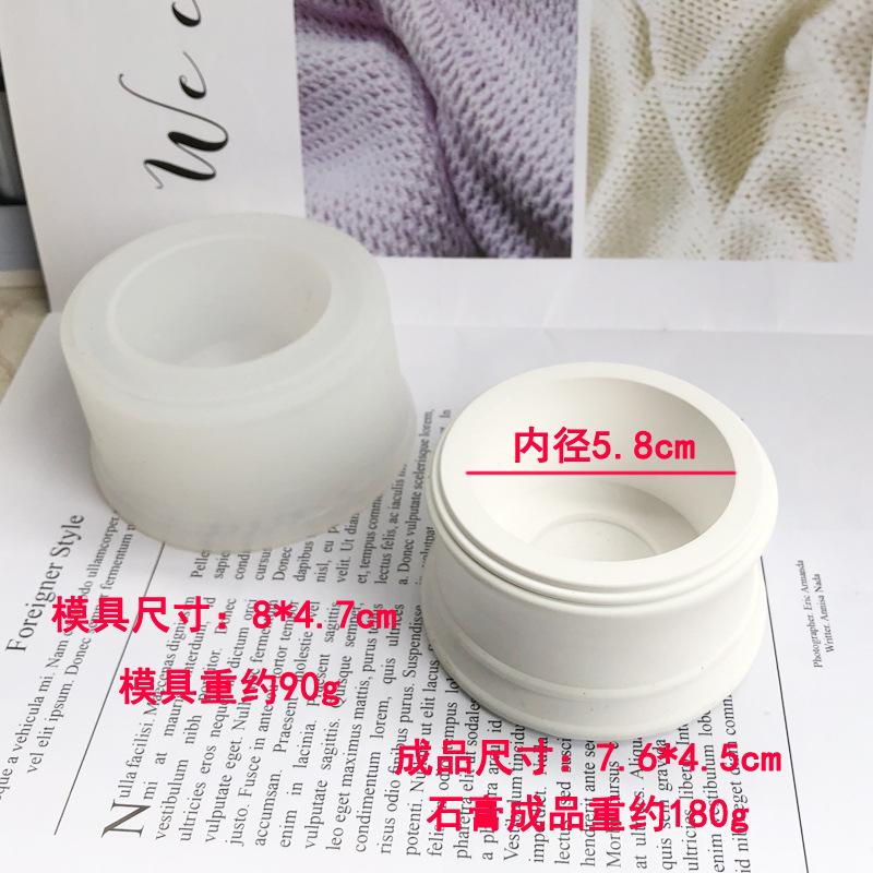 圆形底座11