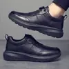 Sapatos Masculinos de Couro de Outono Solado Macio Fivela Rotativa Sapatos Casuais de Negócios Nova Coleção de Primavera Moda Tendência Sapatos de Couro com Solado Grosso