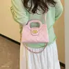 La súper popular bolsa de moda nueva de este año para mujer es un bolso de hombro acolchado de moda 2026, bandolera elegante con cadena, lujo ligero