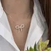 Collar de perlas de doble capa estilo retro francés para mujer, ligero, lujoso, de alta gama, con cadena para el cuello.