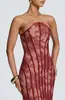 Vestido novo de primavera-verão estilo europeu e americano, cor sólida, caimento justo, sem costas, plissado, irregular