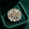 Broche de Corona de Flores Huecas 3D para Mujer, Pedrería de Ojo de Caballo de Siete Colores, Adorno de Pecho de Lujo Ligero para Trajes, Abrigos, Chalecos, Broche al por Mayor