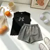 Conjunto de Duas Peças Popular para Meninas de Verão Estilo Coreano Estilo Ins Top Regata sem Mangas com Babados e Laço e Shorts Xadrez