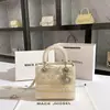 Entrega en una sola pieza moda bordada de lujo ligero bolso Diana 2023 hombro bandolera Bolso de mano de alto nivel al por mayor