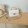 Bolso de hombro acolchado de color liso muy elegante, nuevo modelo de verano 2026, bolso de mano con cadena, bolso cruzado casual para el trabajo y el trayecto