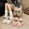 Pantuflas esponjosas de suela plana con lazo de alta gama para mujer, elegantes y versátiles para usar en exteriores, pantuflas de algodón otoño/invierno 2026, diseño nuevo y moderno