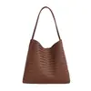 Bolso de mano tejido retro único para mujer, nuevo bolso de gran capacidad para el otoño y el invierno, bolso de mano versátil, bolso de hombro, bolso tipo cubo
