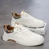Zapatos casuales de corte bajo para hombre 2026 nuevos populares de otoño ligeros, zapatillas versátiles, zapatos blancos de suela blanda para hombre