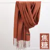 Bufanda de cachemira sintética para mujer versión coreana de otoño e invierno cálida color liso reunión anual bufanda de cachemira roja chal con flecos venta al por mayor de fábrica