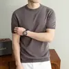 Artículo de venta caliente de verano, mismo estilo que la transmisión en vivo, camiseta de lino de manga corta de alta gama para hombre, top de punto liso de manga corta de verano para hombre