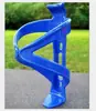 El portabotellas de agua para bicicleta de PC es ligero, resistente a los impactos, está disponible en varios colores, es adecuado para bicicletas de montaña y de carretera, y cuenta con un mecanismo de bloqueo estable.