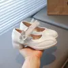 Zapatos de tacón alto pequeños de cuero elegantes para niñas 2026 primavera y otoño nueva moda zapatos Mary Jane de tacón grueso poco profundos con pedrería