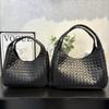 2026 Nova Bolsa Feminina de Couro Genuíno, Elegante Retrô Tendência Trançada com Cadarço Bolsa de Ombro Tote, Fabricante de Vendas por Atacado Transfronteiriças