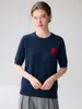 Tricô de manga curta 100% cashmere puro para mulheres, gola redonda, com bordado em forma de coração, caimento solto, suéter versátil, novo estilo 2026