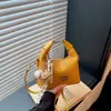 Bolsa Texturizada de Outono para Mulheres 2026 Nova Tendência Fashionable Bolsa de Ombro Transversal com Padrão Único Trançado Bolsa Dumpling