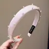 Diadema de perlas de satén blanco lechoso estilo francés para mujer, realza la coronilla, suave y etérea, de nicho y sofisticada, versátil para el uso diario