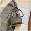 Bolso Pequeño Exquisito Versátil para Mujer 2026 Nuevo Invierno Nicho Retro Bolso de Mano Simple para Viajar Bolso Cruzado