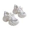 Zapatos de papá populares con pedrería, nuevos zapatos de mujer de verano con suela gruesa para aumentar la altura, zapatos deportivos casuales de cuña versátiles, zapatos de malla para mujer