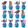 Artigos de mesa para festa de aniversário com tema Stitch, incluindo toalha de mesa de papel com plugue no tamanho de uma bandeira.