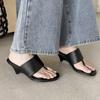 Zapatillas Minimalistas de Estilo Cool Cómodas de Cuña Exterior de Piel de Oveja Verano 2025 Tacón Medio Punta Redonda Sandalias de Tanga de Cuero Genuino para Mujer