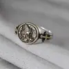 Anel Masculino Prata Tailandesa Imitação, Anel Aberto Mãos em Oração Retro Personalizado, Anel Criativo de Bênção, Joia da Moda em Prata Tailandesa