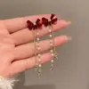Aretes Rojos Estilo Retro Hong Kong para Mujer 2025 Nueva Moda Elegante Celebridad de Internet Alta Gama Lujo Ligero Aretes de Otoño e Invierno