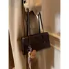 Bolso vintage para mujer, gran capacidad, nuevo otoño e invierno 2024, informal, combinable, de alta gama, bolso de trabajo de un solo hombro para mujer.